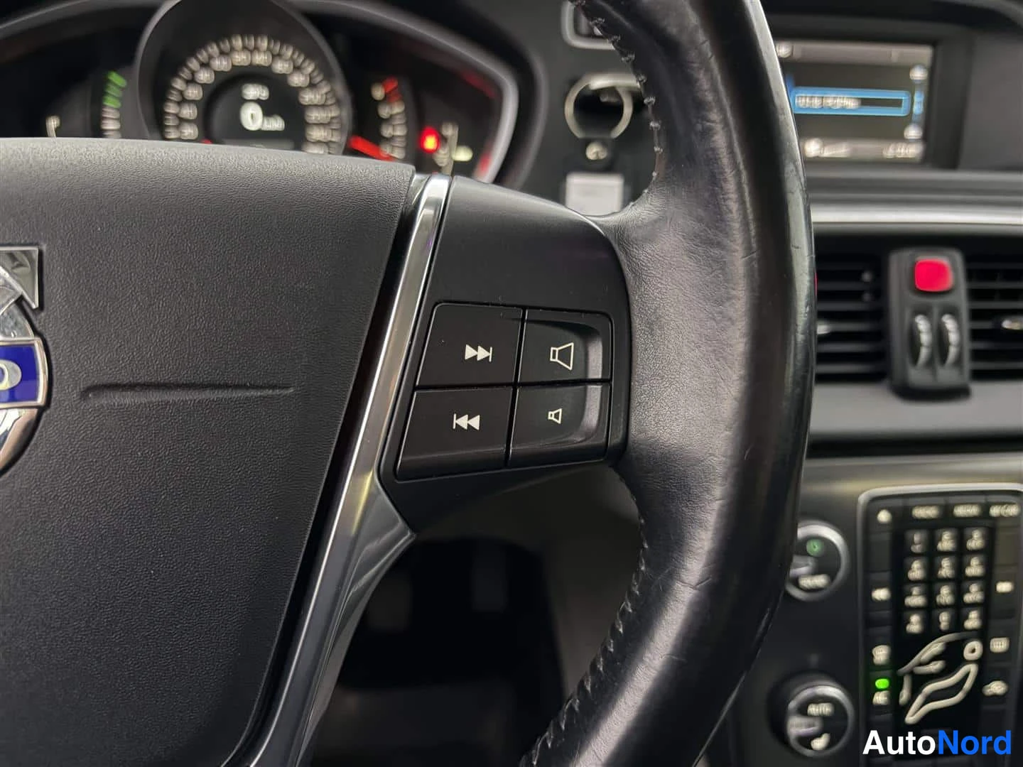 Punainen Volvo V40 2013, kuva 26