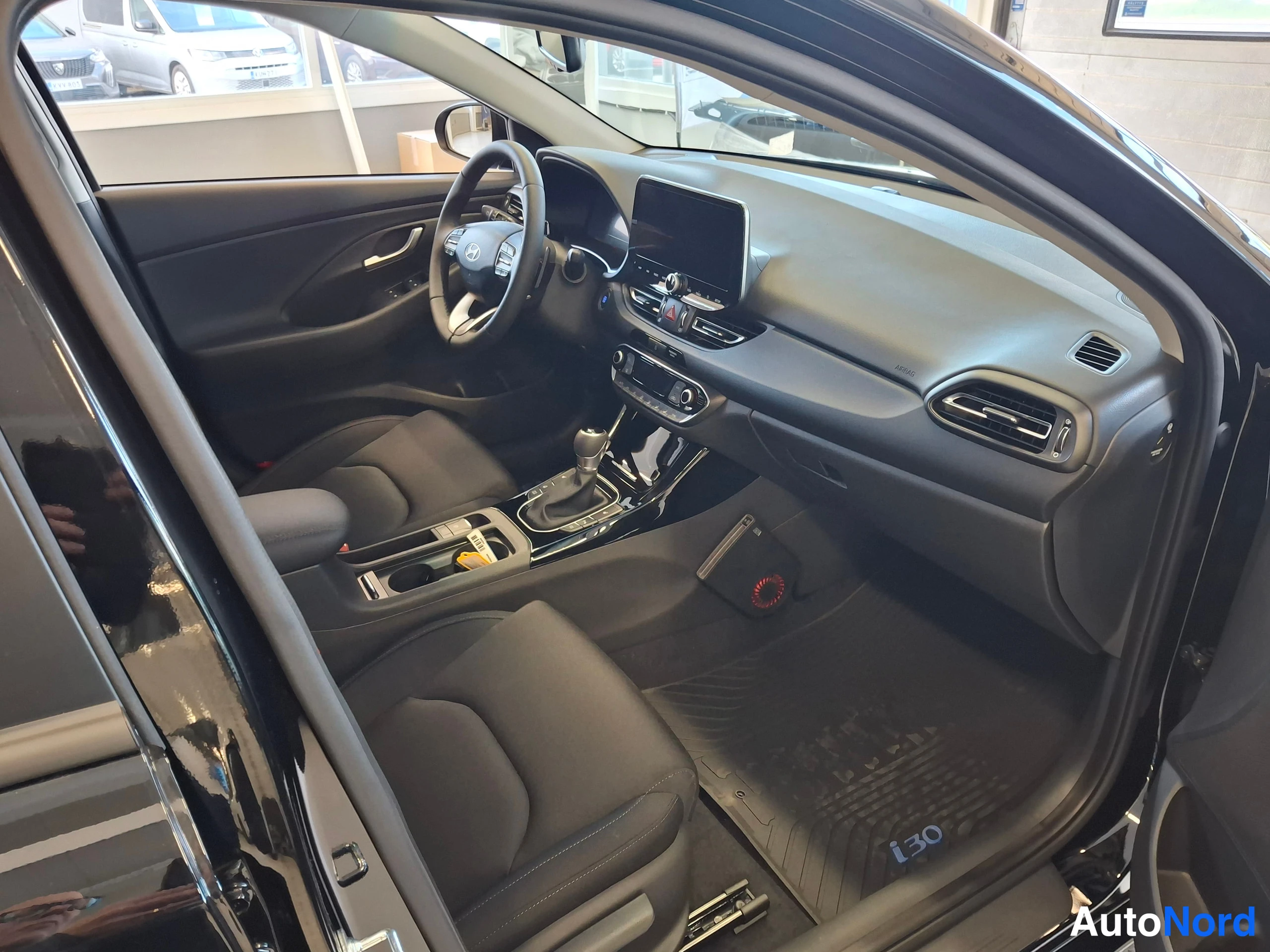 Musta Hyundai i30 2026, kuva 13