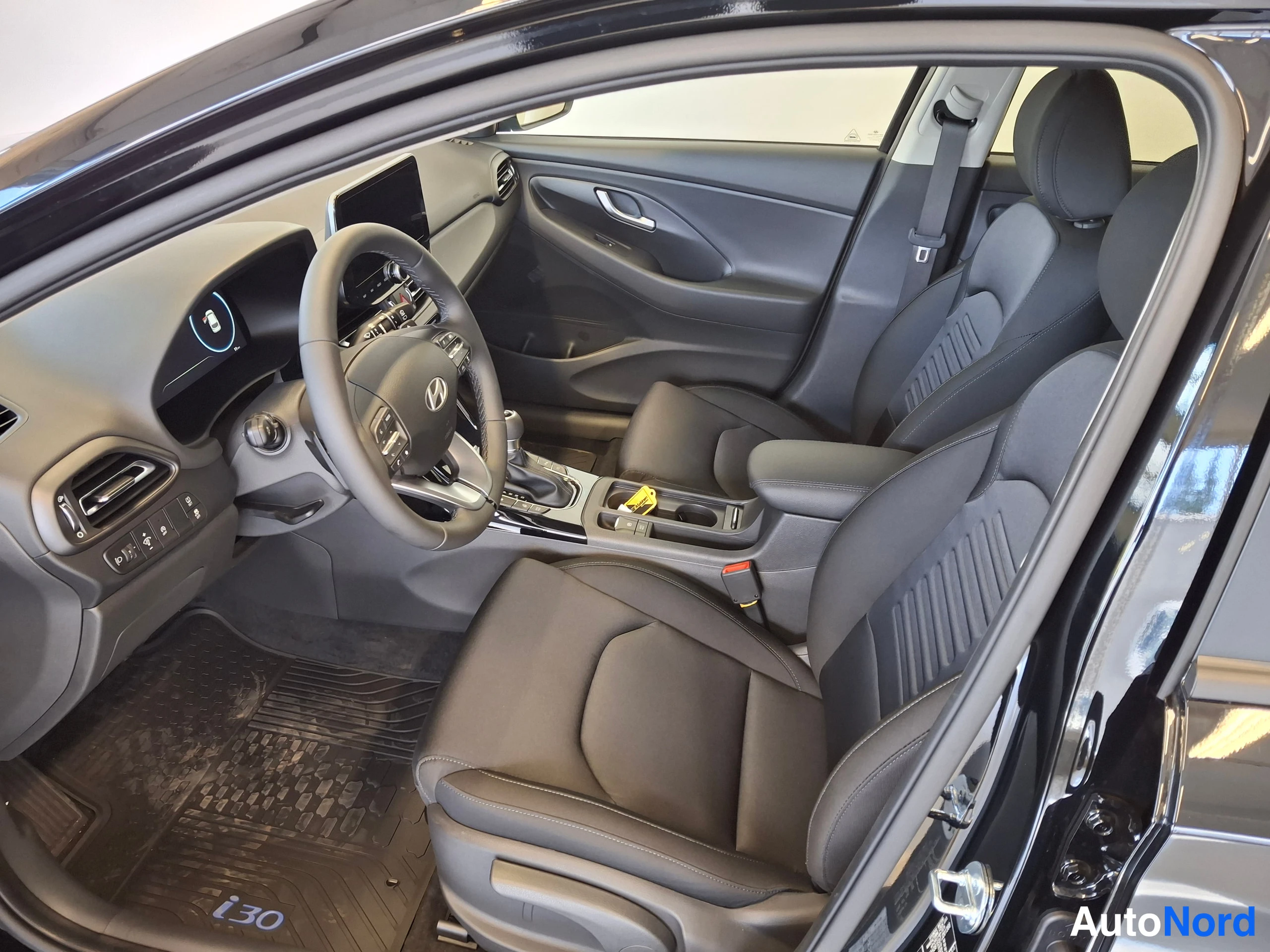 Musta Hyundai i30 2026, kuva 9