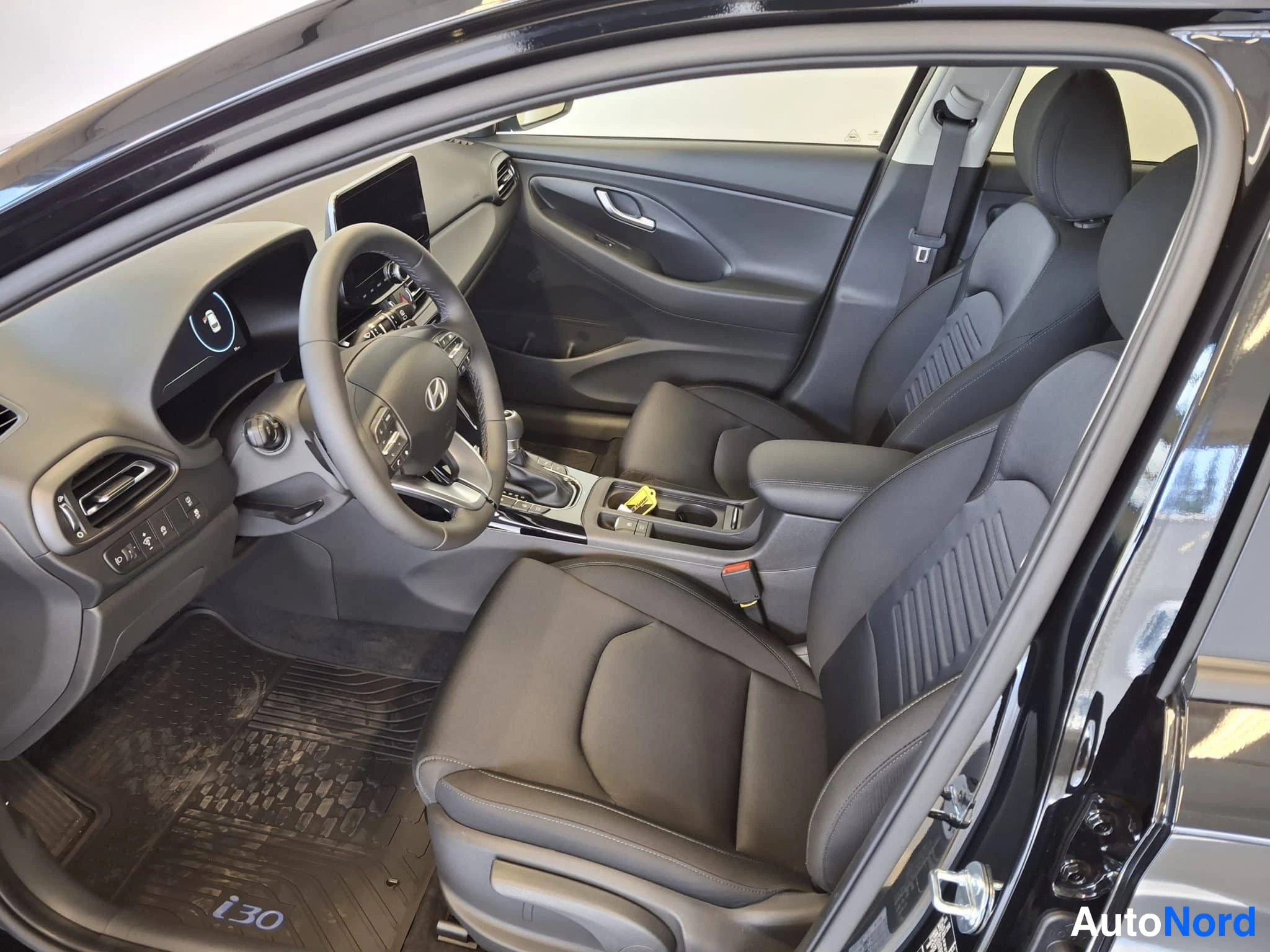 Musta Hyundai i30 2026, kuva 10