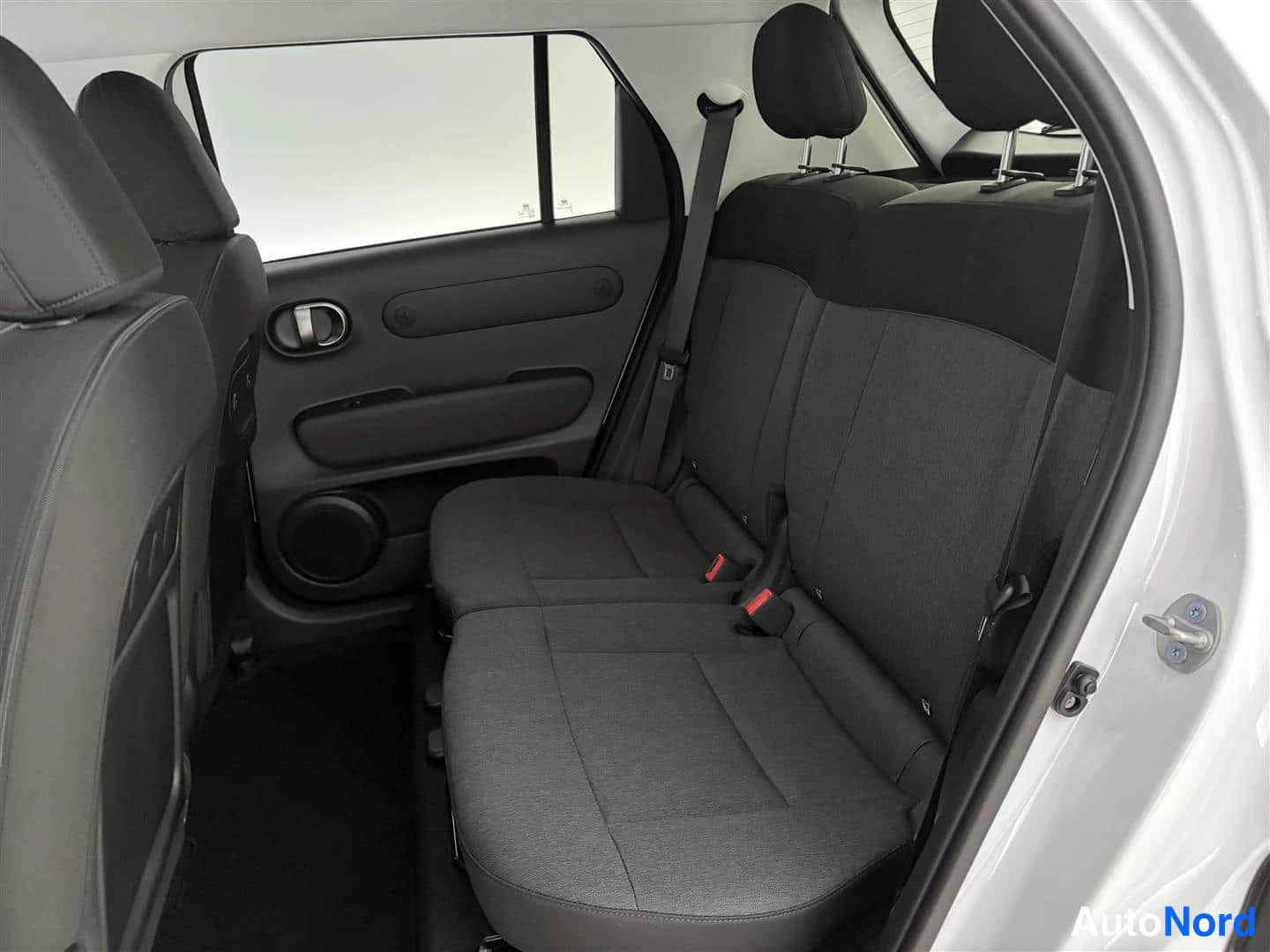 Valkoinen Hyundai Inster 2026, kuva 18
