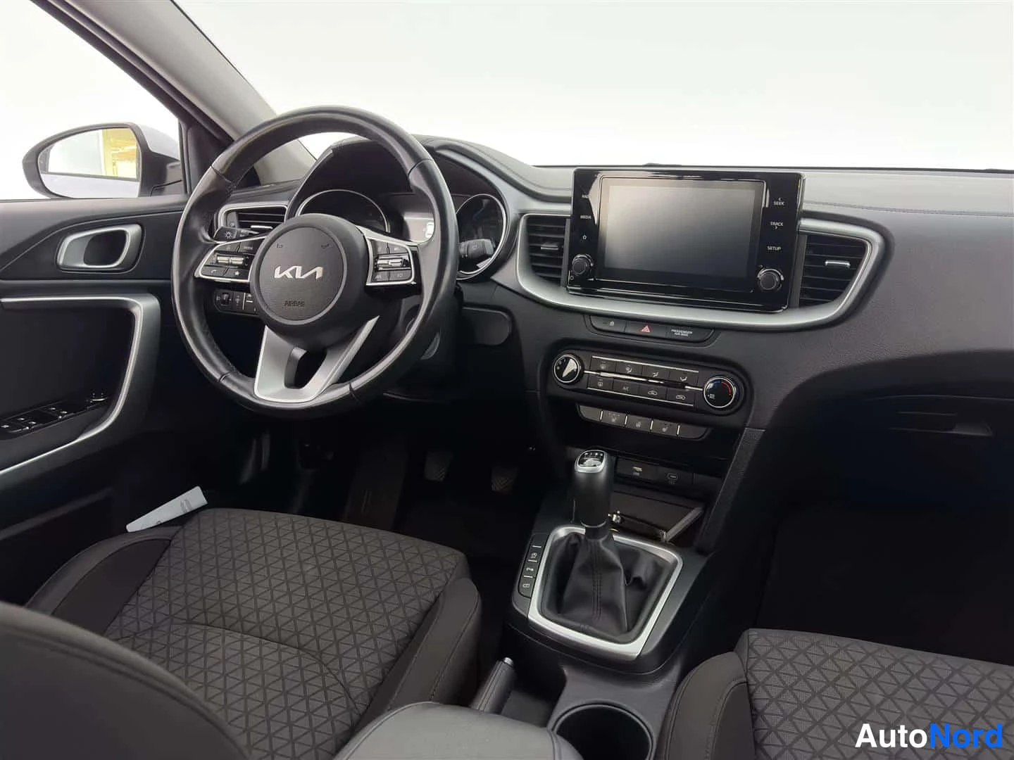 White Kia Ceed 2023, photo 15