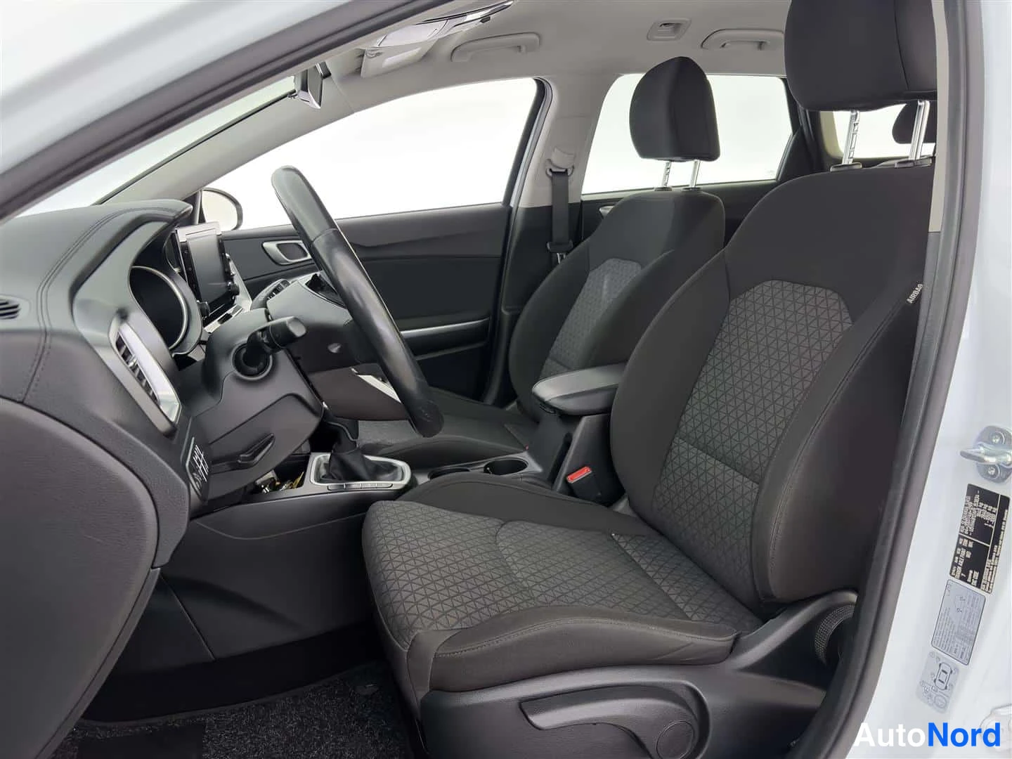 White Kia Ceed 2023, photo 16