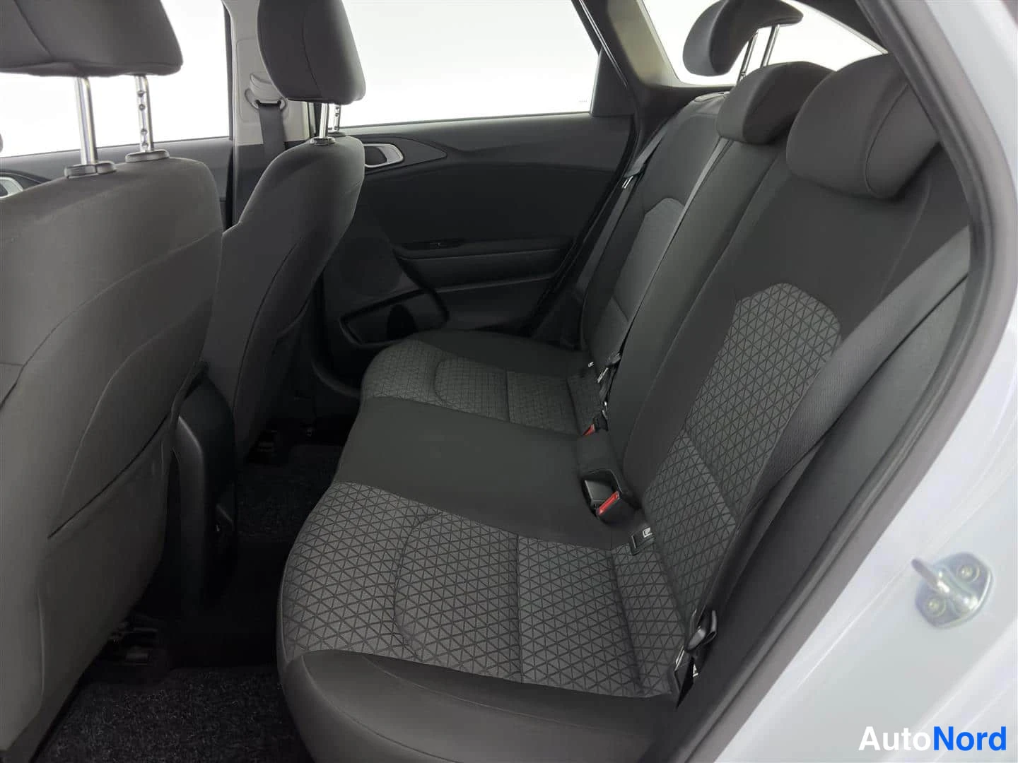 White Kia Ceed 2023, photo 18