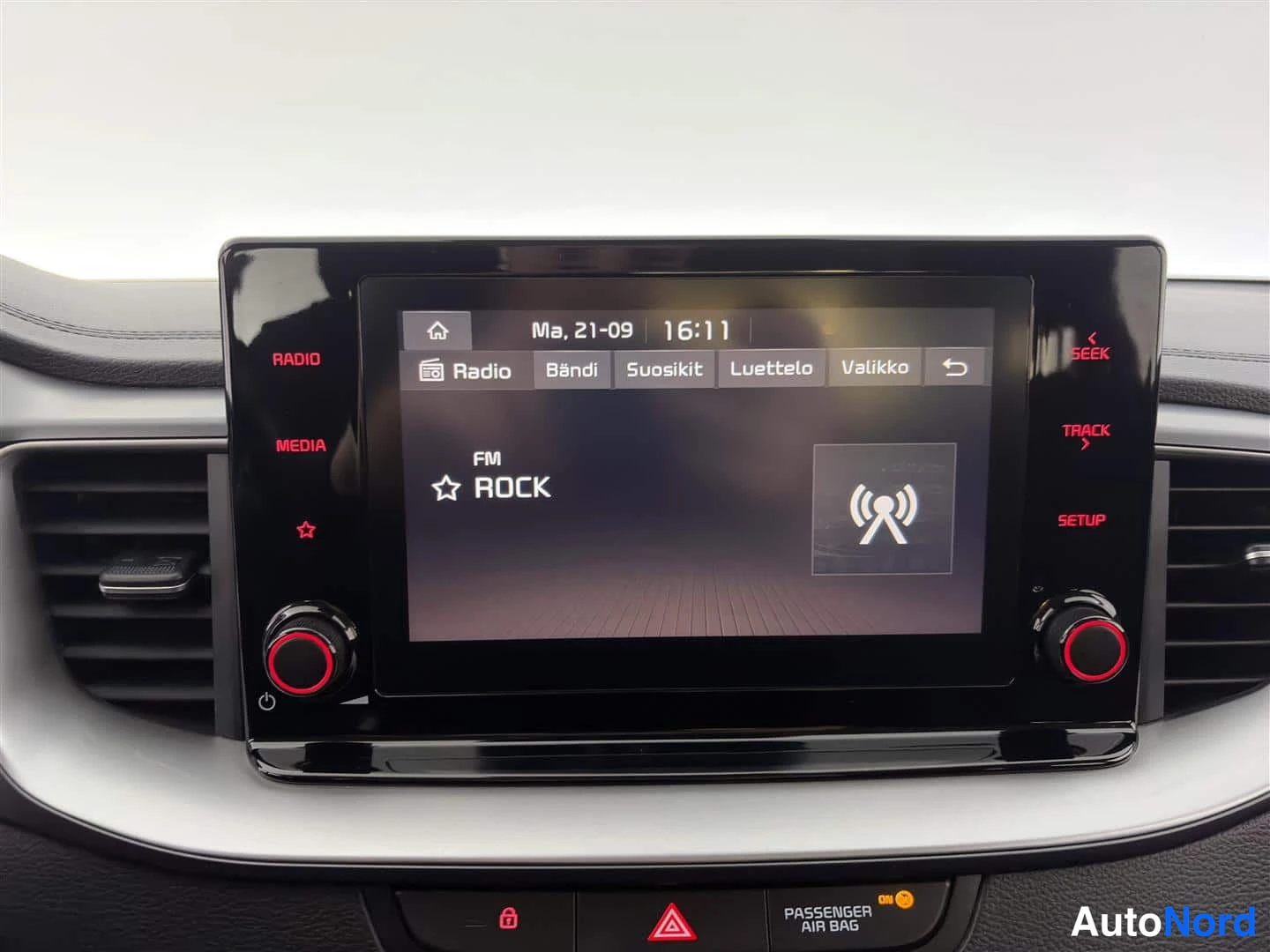 White Kia Ceed 2023, photo 23