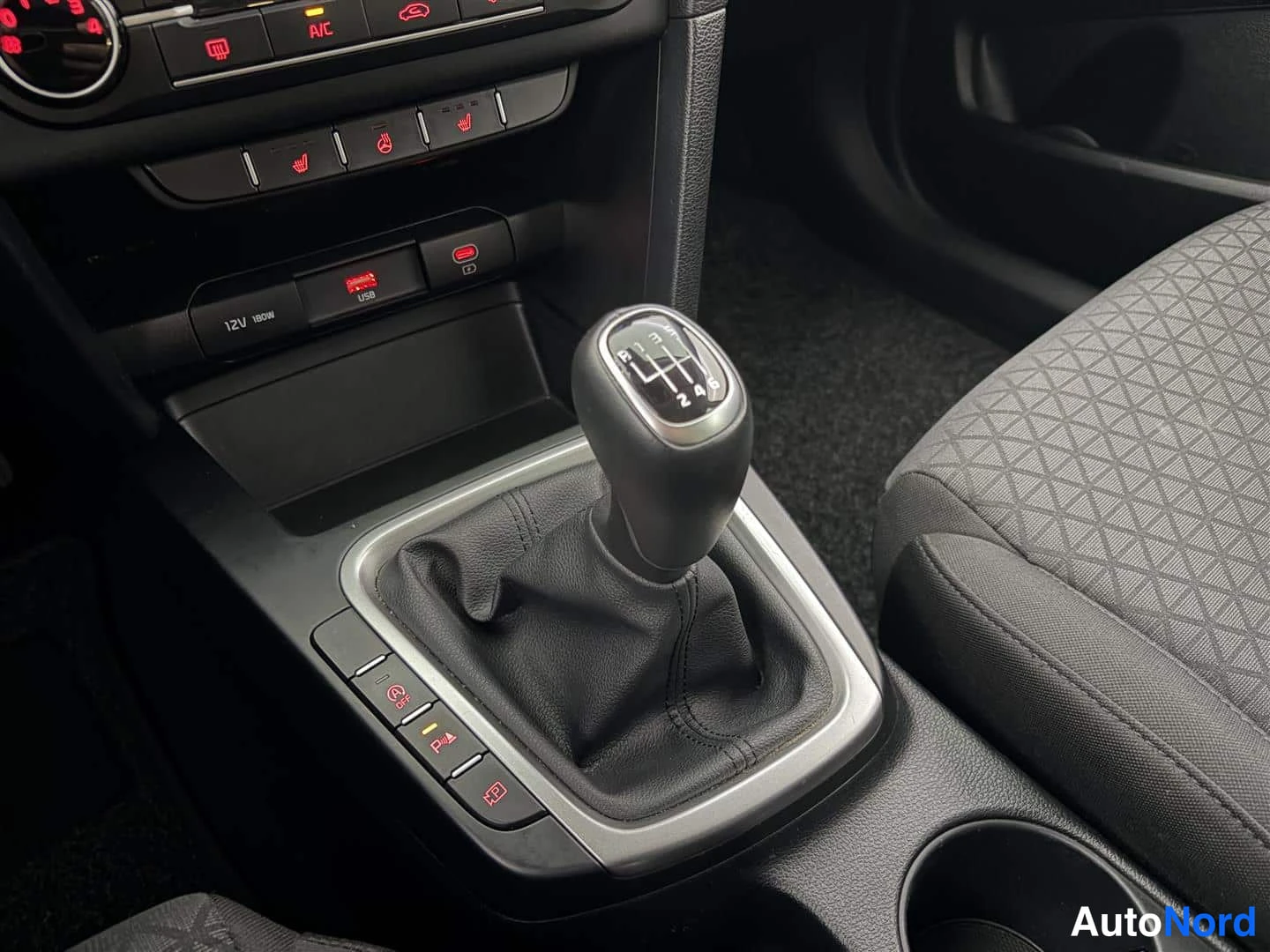 White Kia Ceed 2023, photo 26