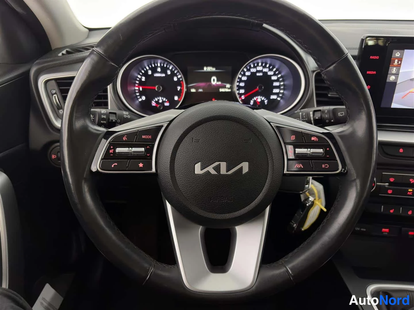 White Kia Ceed 2023, photo 27