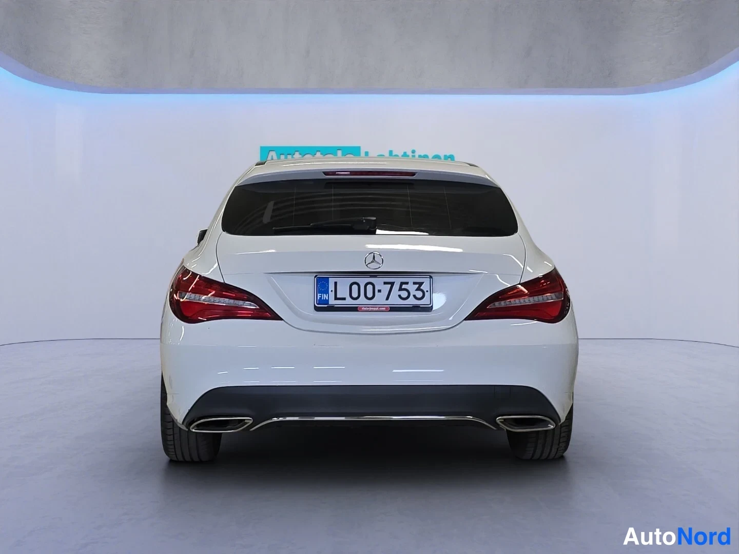 Valkoinen Mercedes-Benz CLA 180 2018, takaa, kuva 8