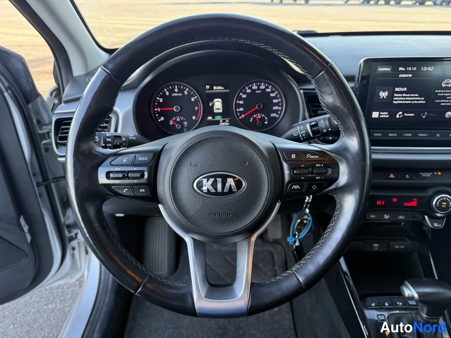 Silver Kia Rio 2021, detail, photo 4