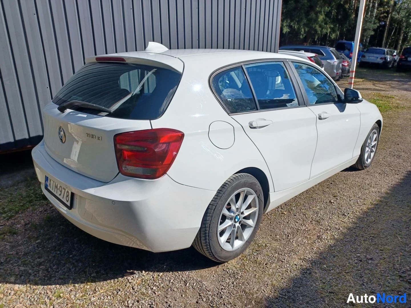 Valkoinen BMW 118d 2012, takaviisto, kuva 9