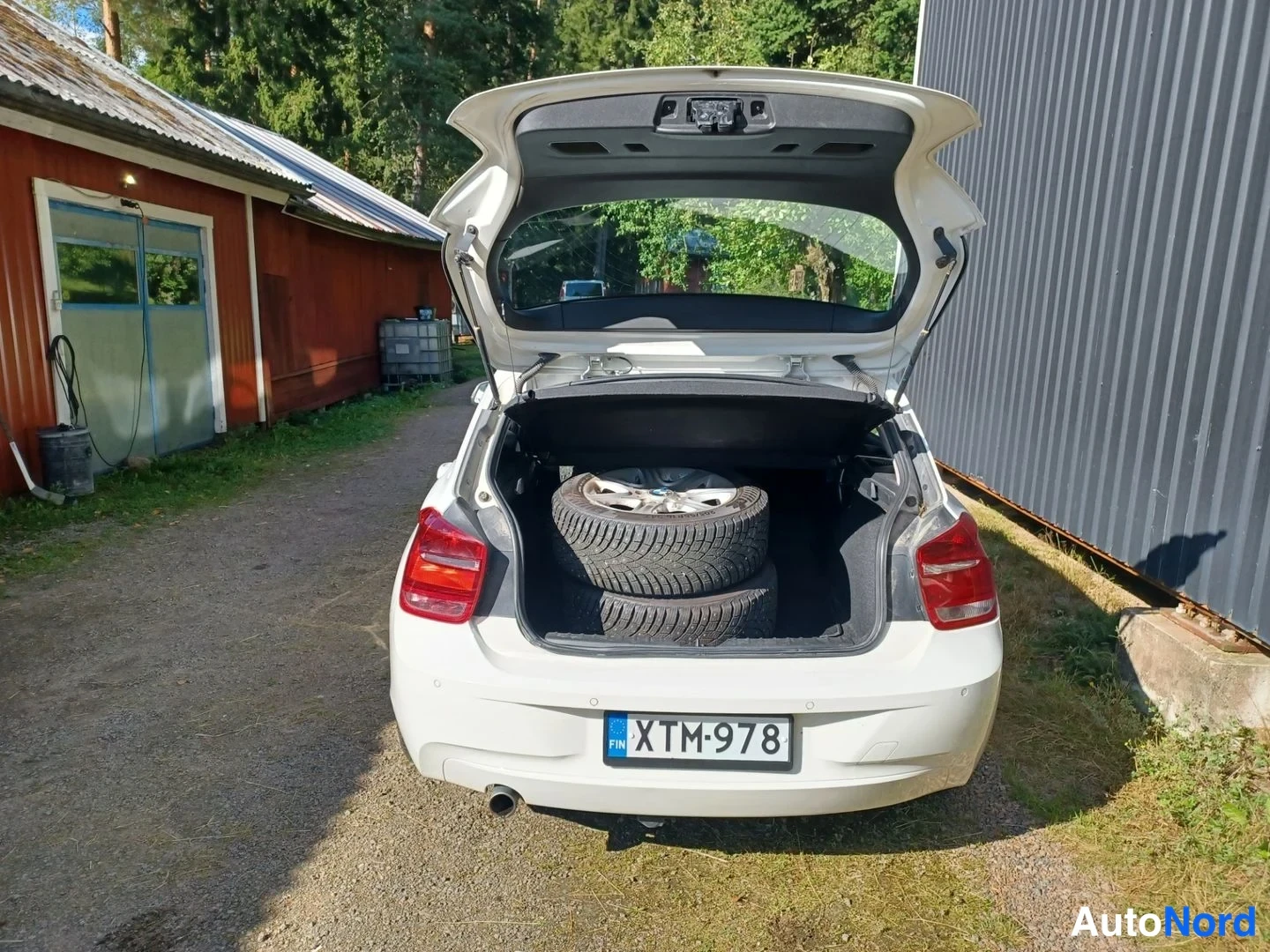 Valkoinen BMW 118d 2012, takaa, kuva 13