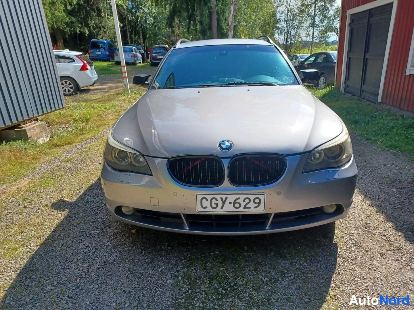 Harmaa BMW 525d 2005, edestä, kuva 5