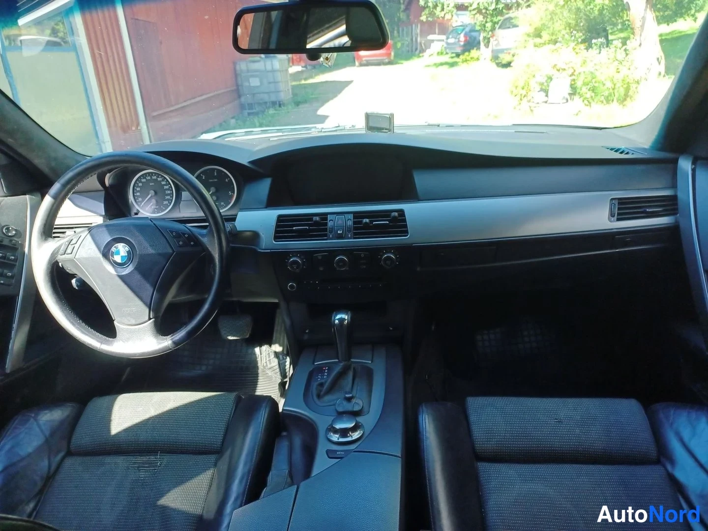 Harmaa BMW 525d 2005, ohjaamo, kuva 10
