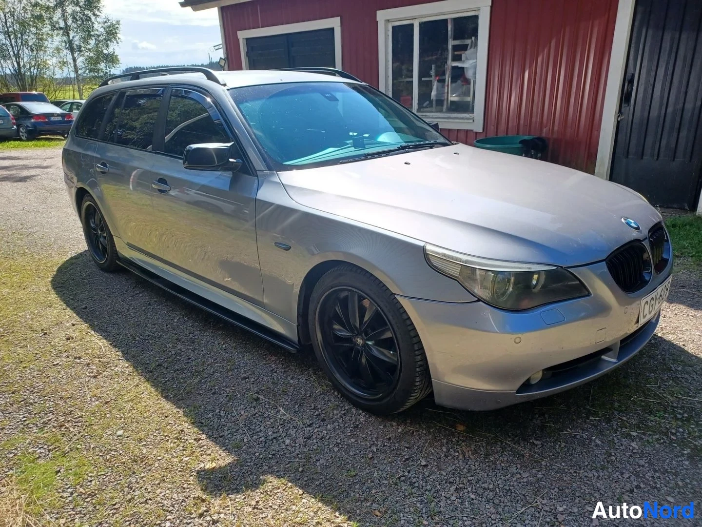 Harmaa BMW 525d 2005, etuviisto, keula oikealle, kuva 4
