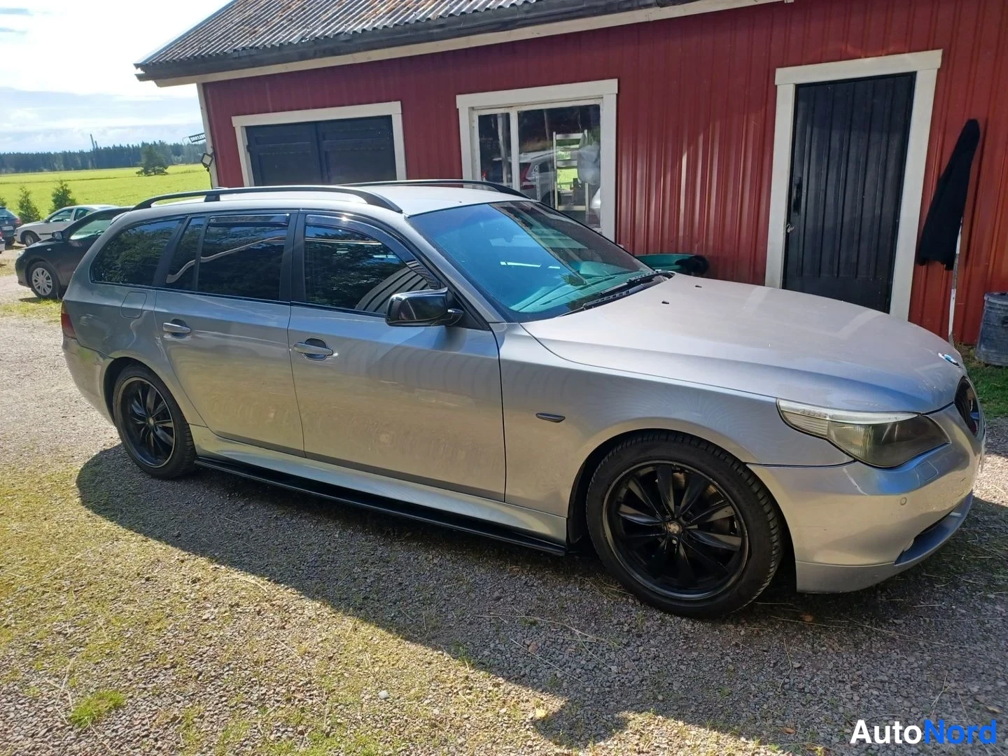 Harmaa BMW 525d 2005, etuviisto, keula oikealle, kuva 3