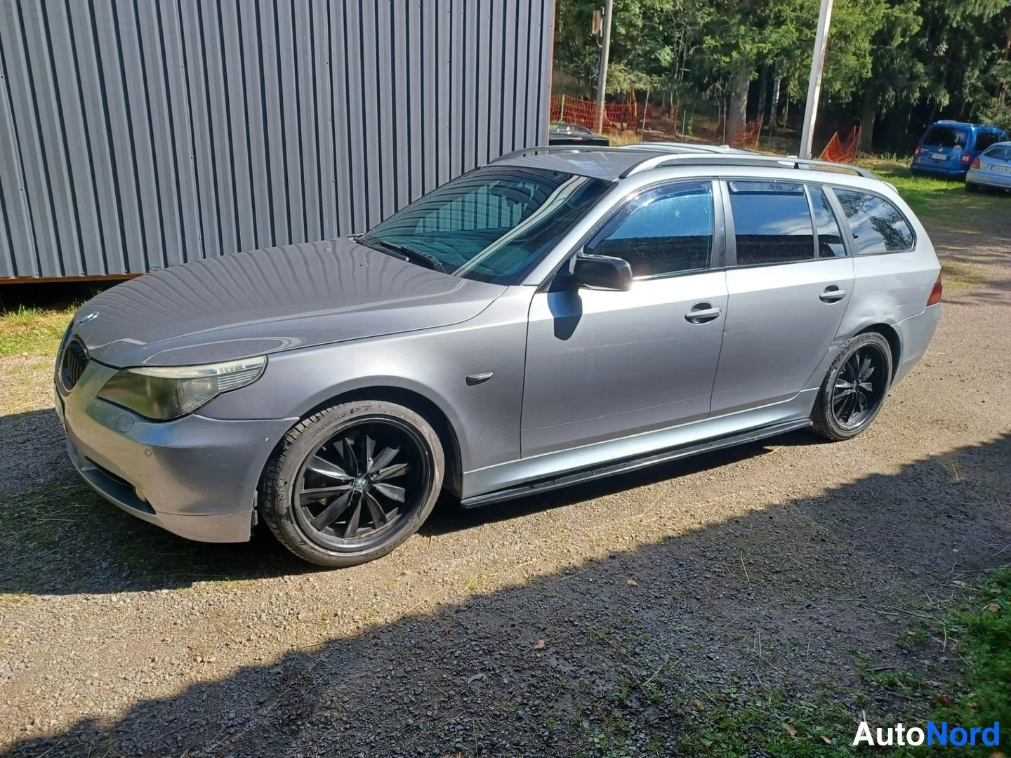 Harmaa BMW 525d 2005, etuviisto, keula vasemmalle, kuva 2