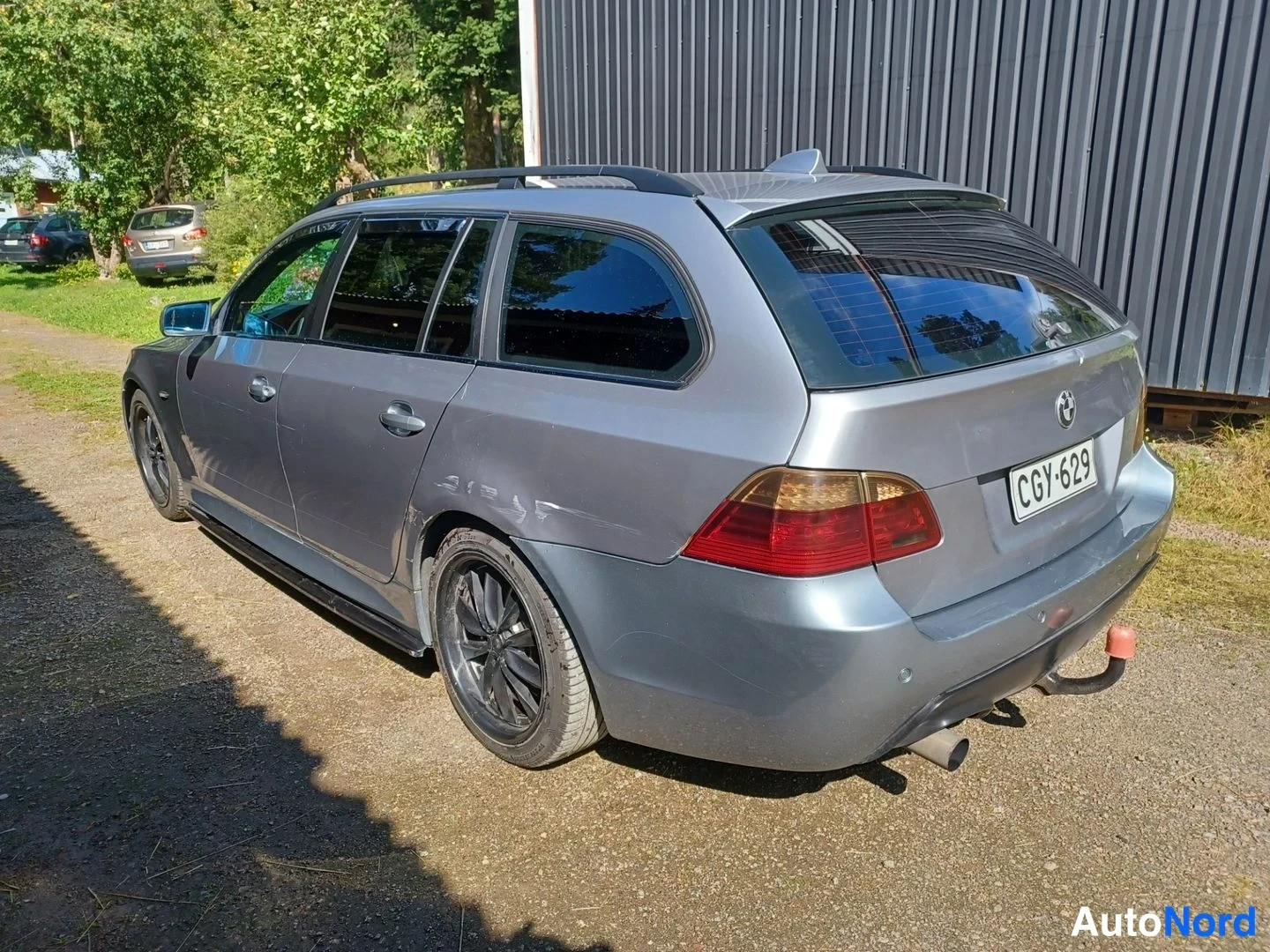Harmaa BMW 525d 2005, takaviisto, kuva 6