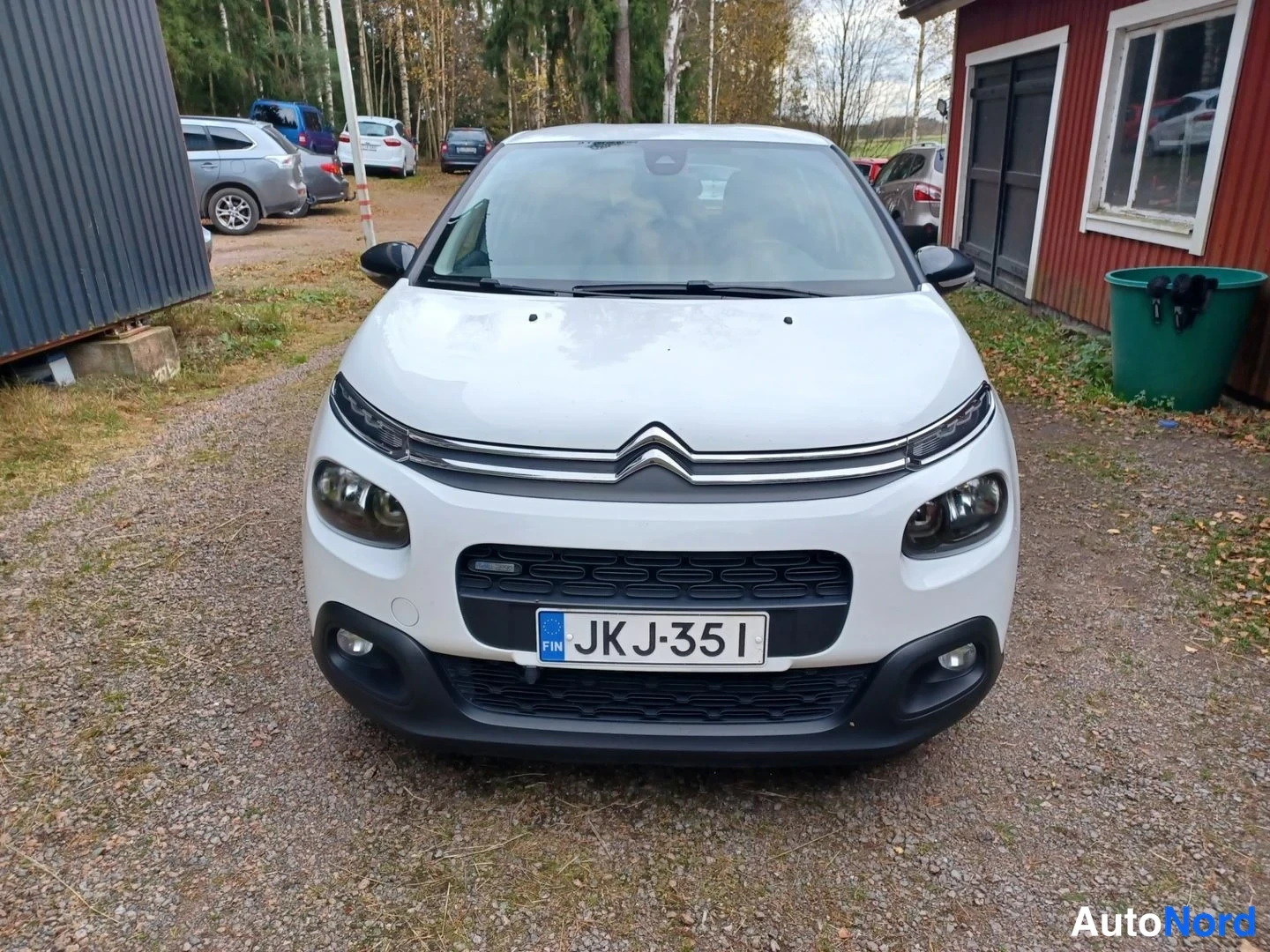 Valkoinen Citroen C3 2017, edestä, kuva 6