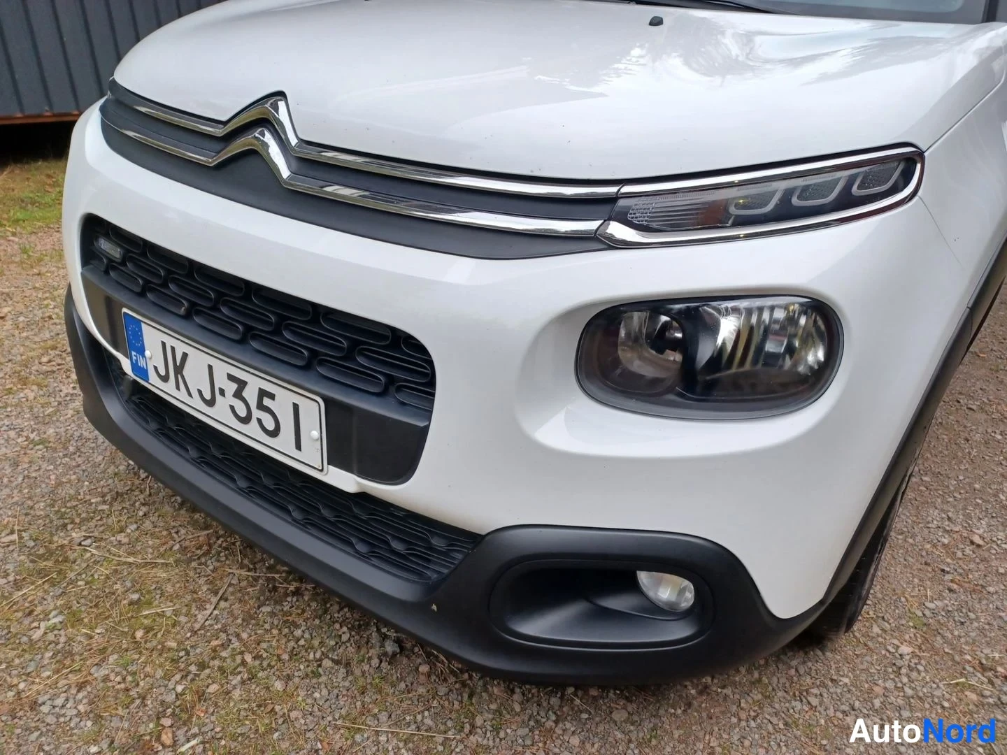 Valkoinen Citroen C3 2017, edestä, kuva 7