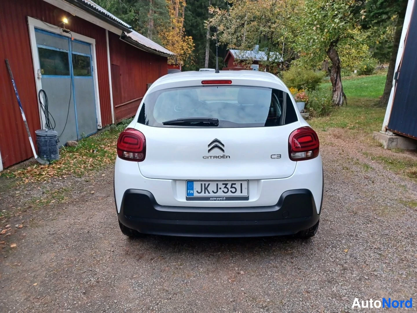 Valkoinen Citroen C3 2017, takaa, kuva 13
