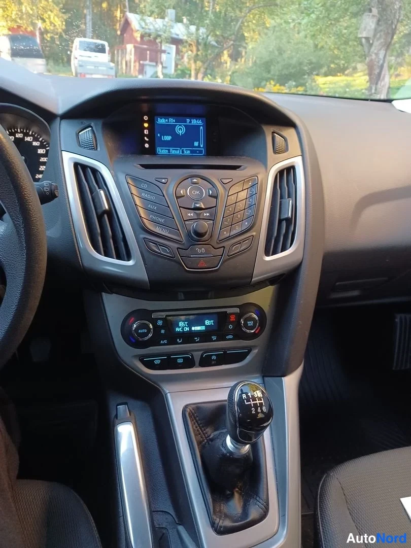Sininen Ford Focus 2011, yksityiskohta, kuva 14