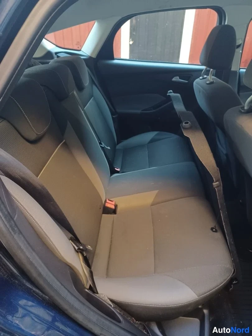 Sininen Ford Focus 2011, takaistuimet, kuva 11