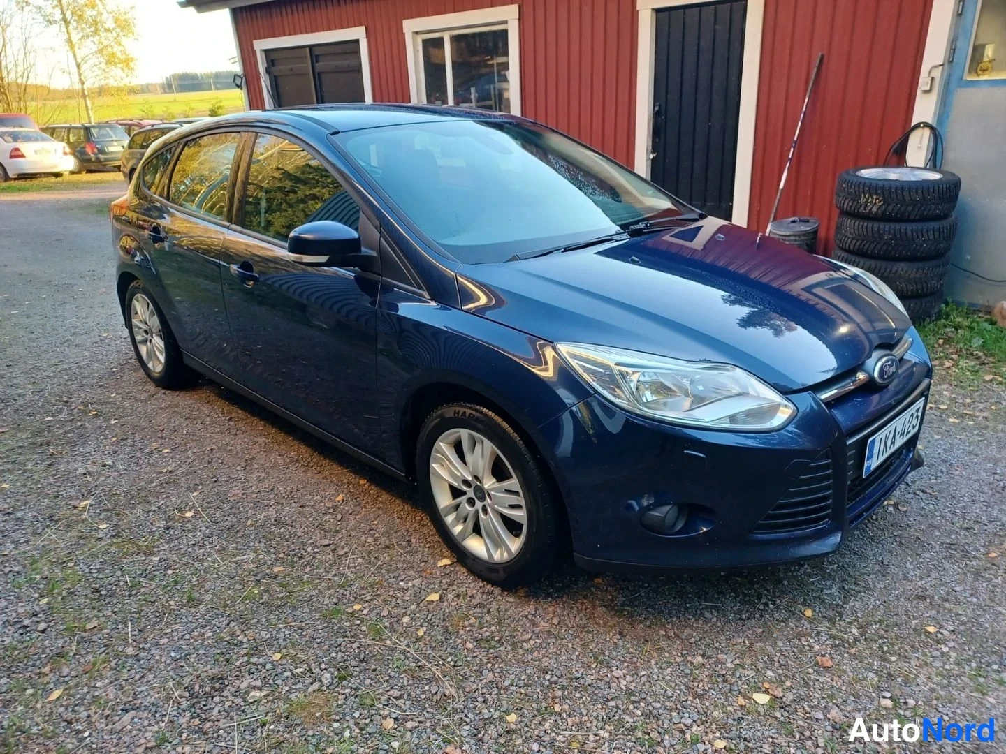 Sininen Ford Focus 2011, etuviisto, keula oikealle, kuva 3