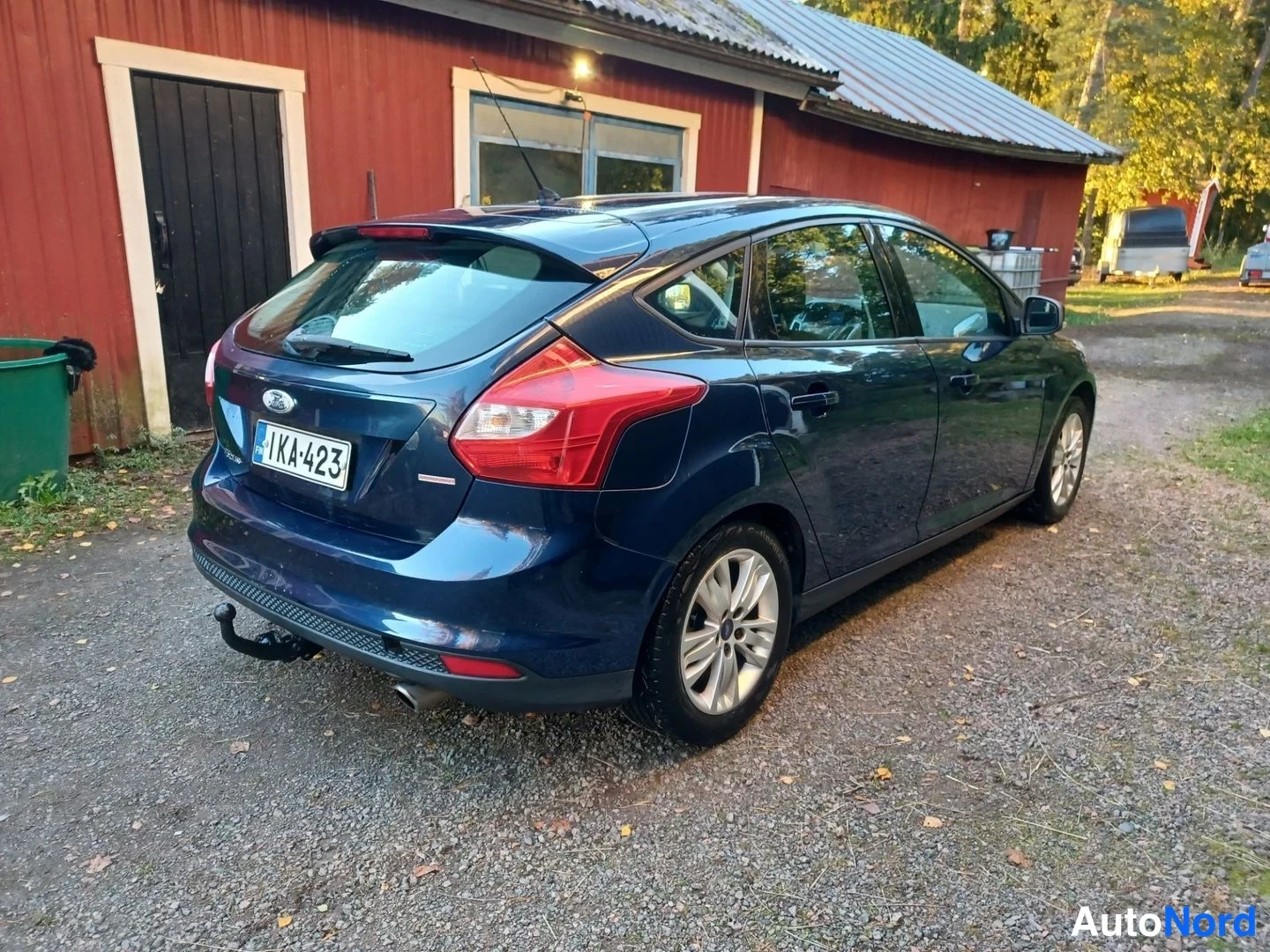 Sininen Ford Focus 2011, takaviisto, kuva 6