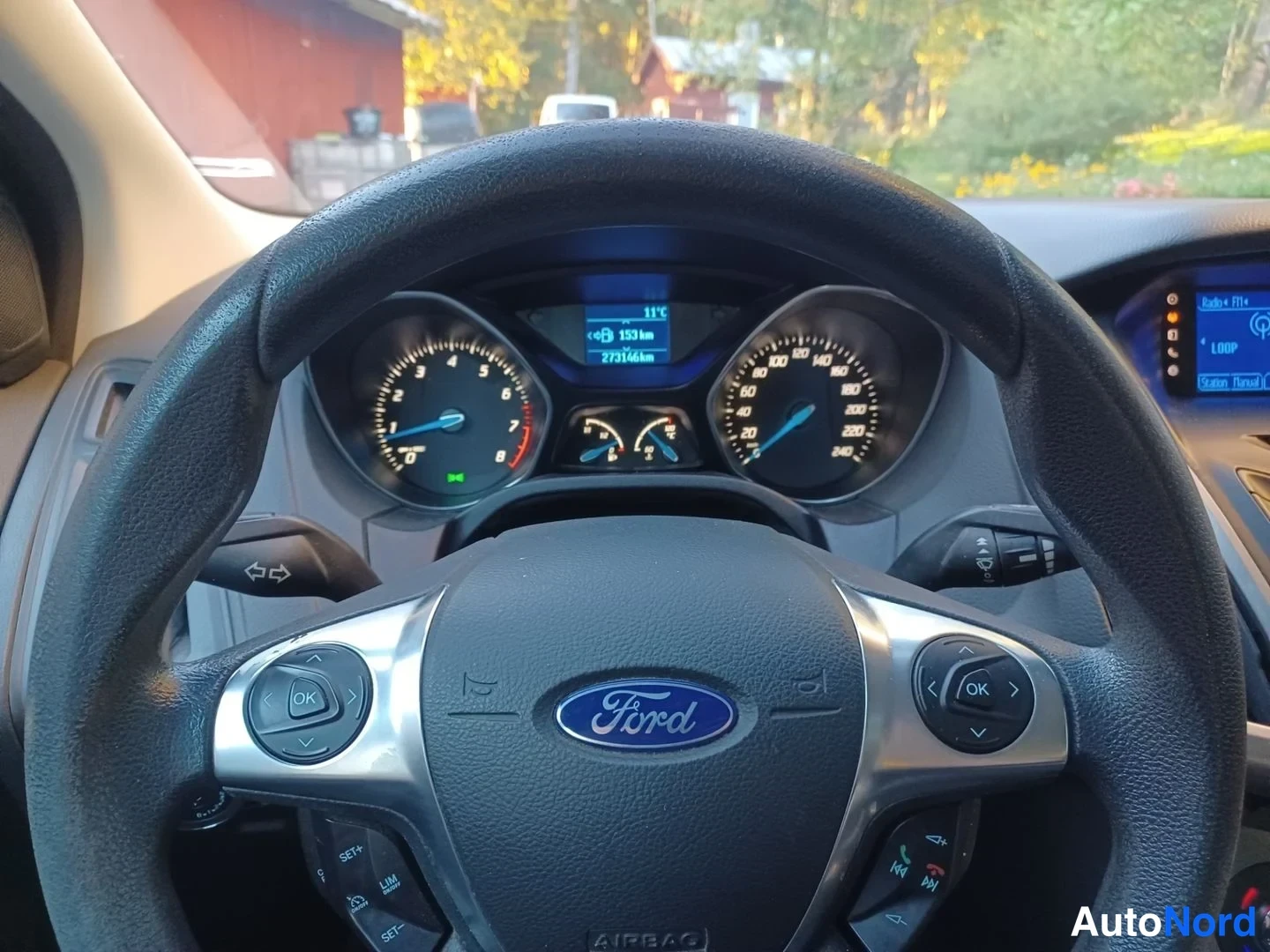 Sininen Ford Focus 2011, yksityiskohta, kuva 13