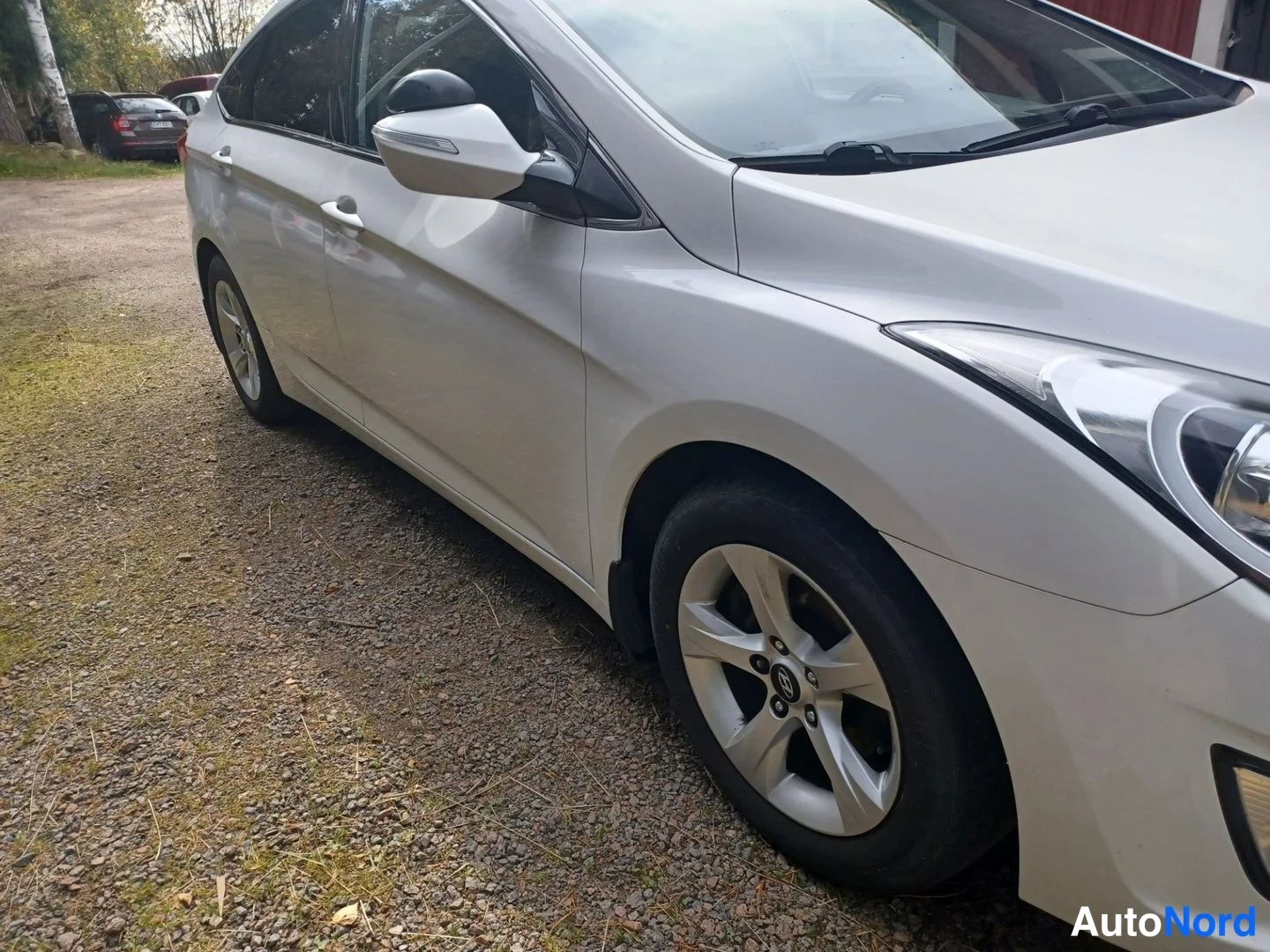Valkoinen Hyundai i40 2012, etuviisto, keula oikealle, kuva 6
