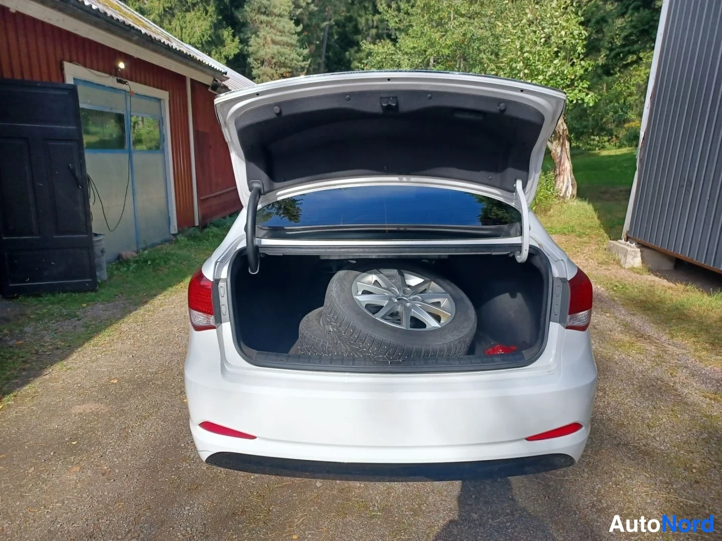 Valkoinen Hyundai i40 2012, takaa, kuva 12