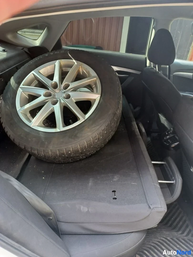 Valkoinen Hyundai i40 2012, tavaratila, kuva 17