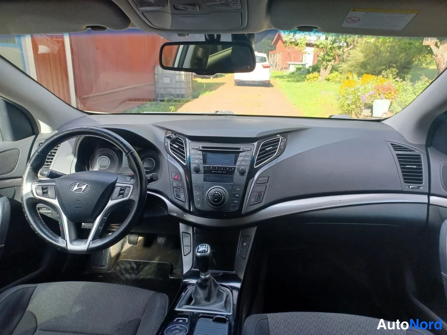 Valkoinen Hyundai i40 2012, ohjaamo, kuva 14