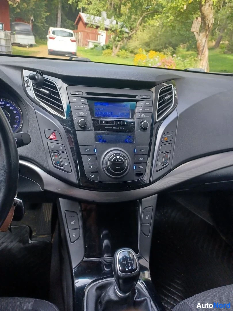 Valkoinen Hyundai i40 2012, ohjaamo, kuva 15