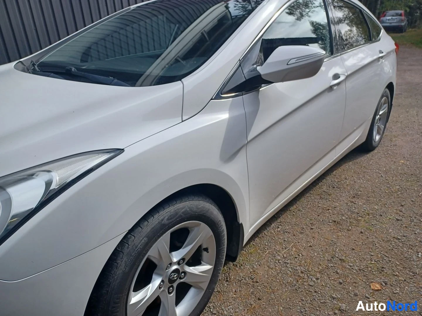 Valkoinen Hyundai i40 2012, etuviisto, keula vasemmalle, kuva 3