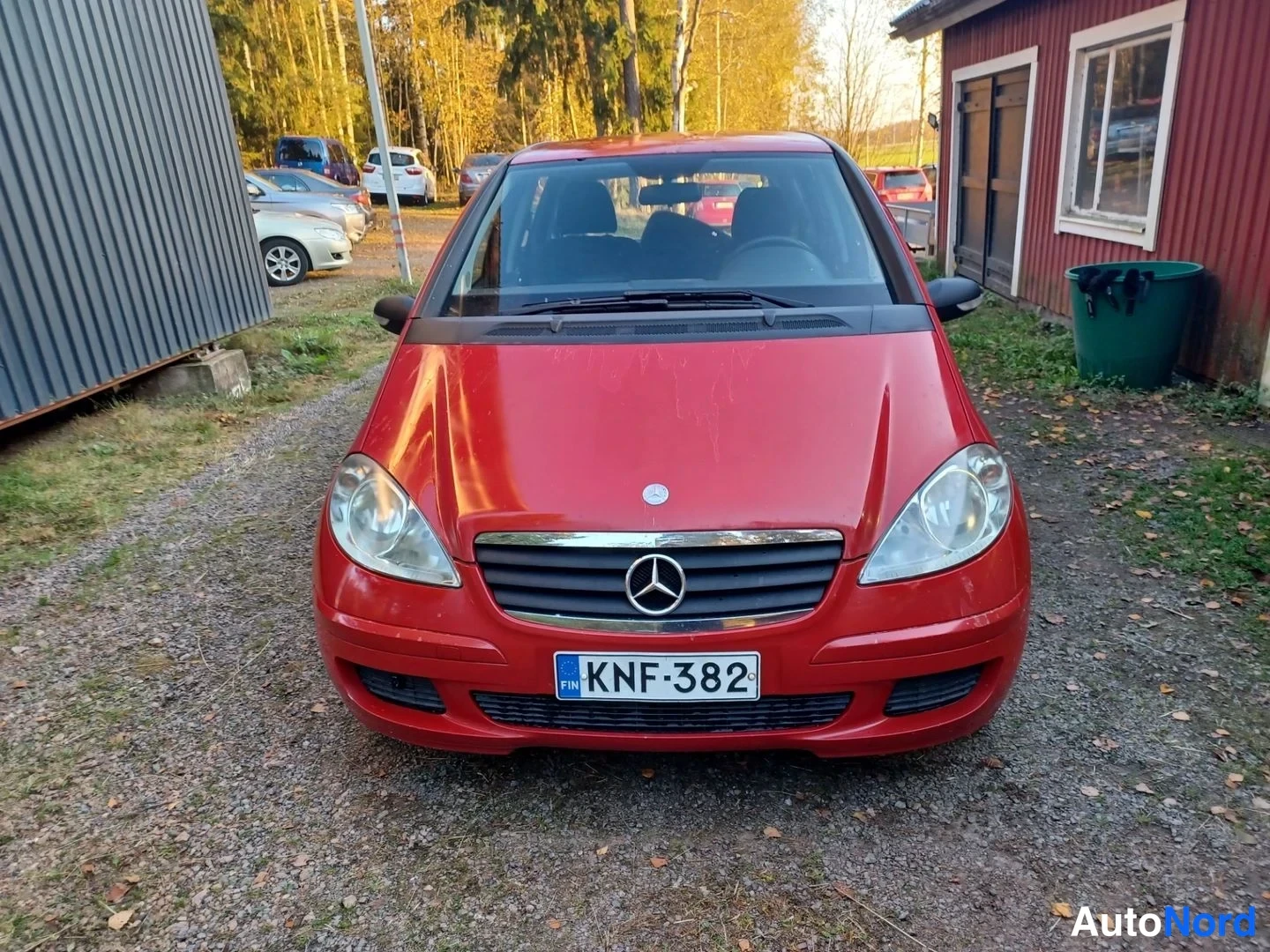 Punainen Mercedes-Benz A  Viistoper 2005, edestä, kuva 4