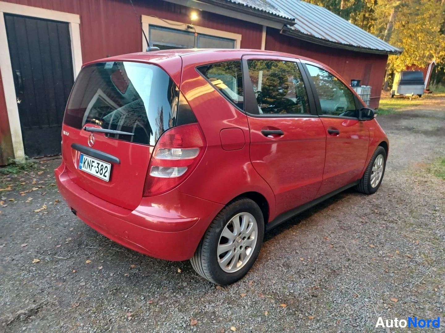 Punainen Mercedes-Benz A  Viistoper 2005, takaviisto, kuva 6