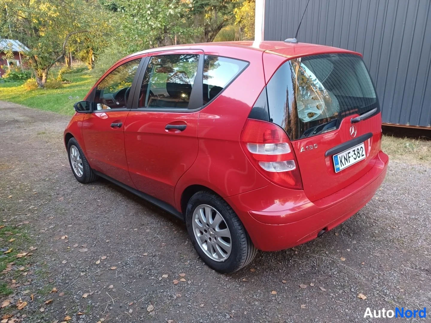 Punainen Mercedes-Benz A  Viistoper 2005, takaviisto, kuva 7