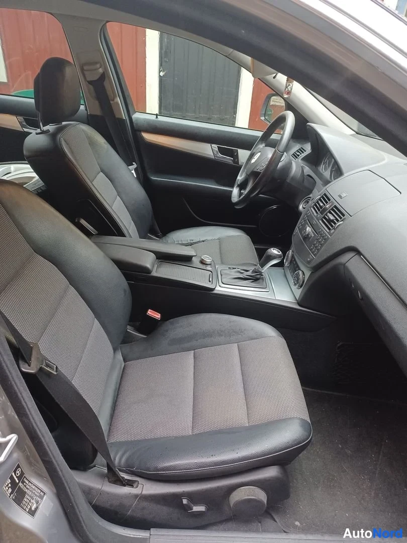 Harmaa Mercedes-Benz C 220 CDI 2008, etuistuimet, kuva 16