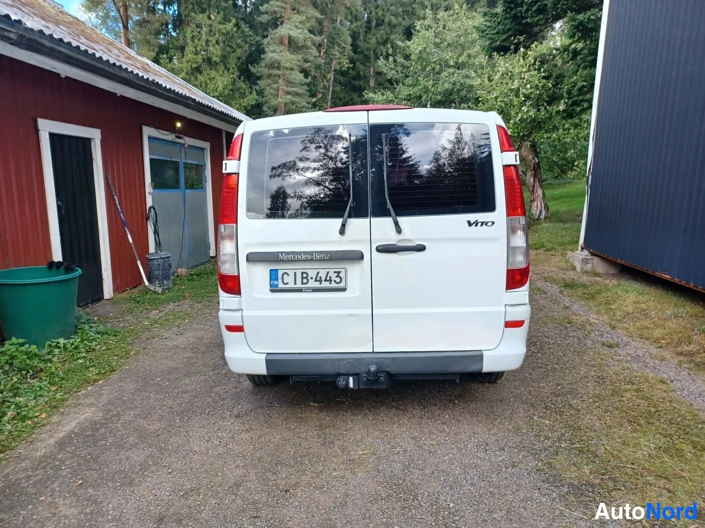 Valkoinen Mercedes-Benz Vito 110 CDI 2011, takaa, kuva 9