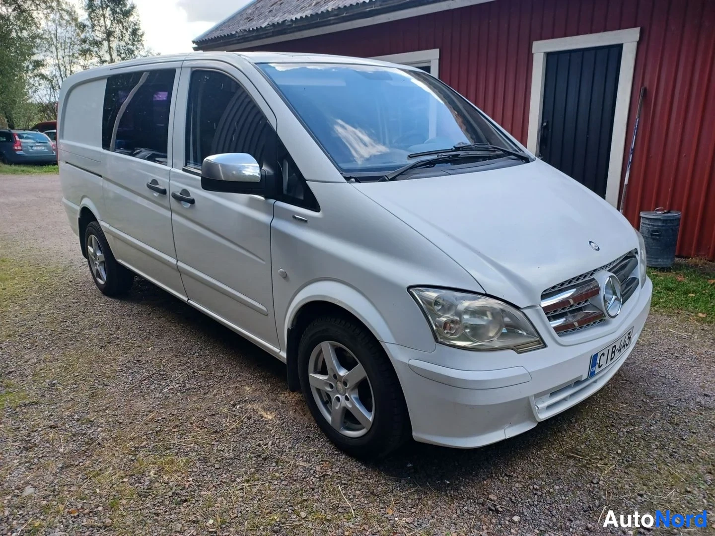 Valkoinen Mercedes-Benz Vito 110 CDI 2011, etuviisto, keula oikealle, kuva 4