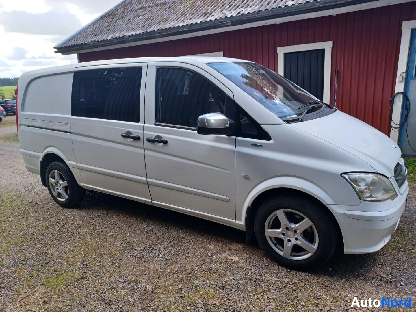Valkoinen Mercedes-Benz Vito 110 CDI 2011, etuviisto, keula oikealle, kuva 5