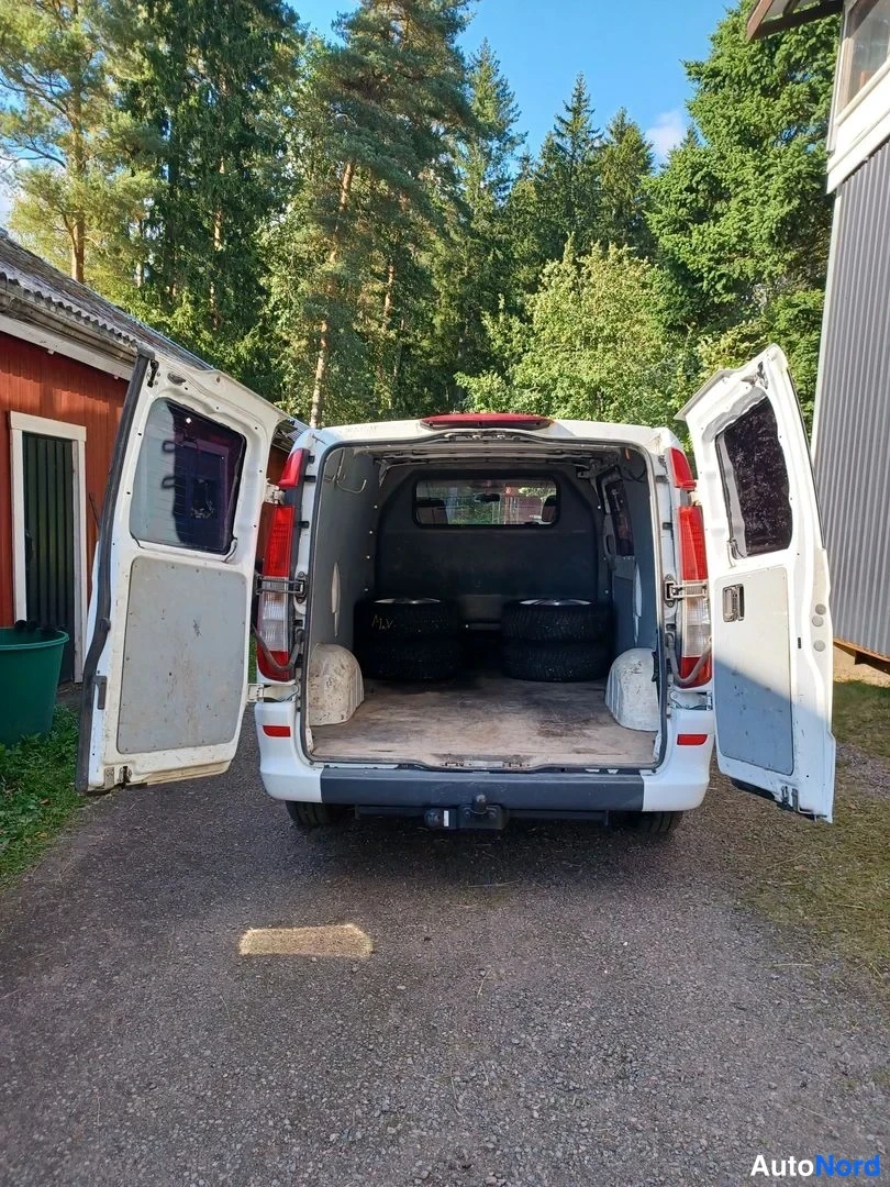 Valkoinen Mercedes-Benz Vito 110 CDI 2011, takaa, kuva 10