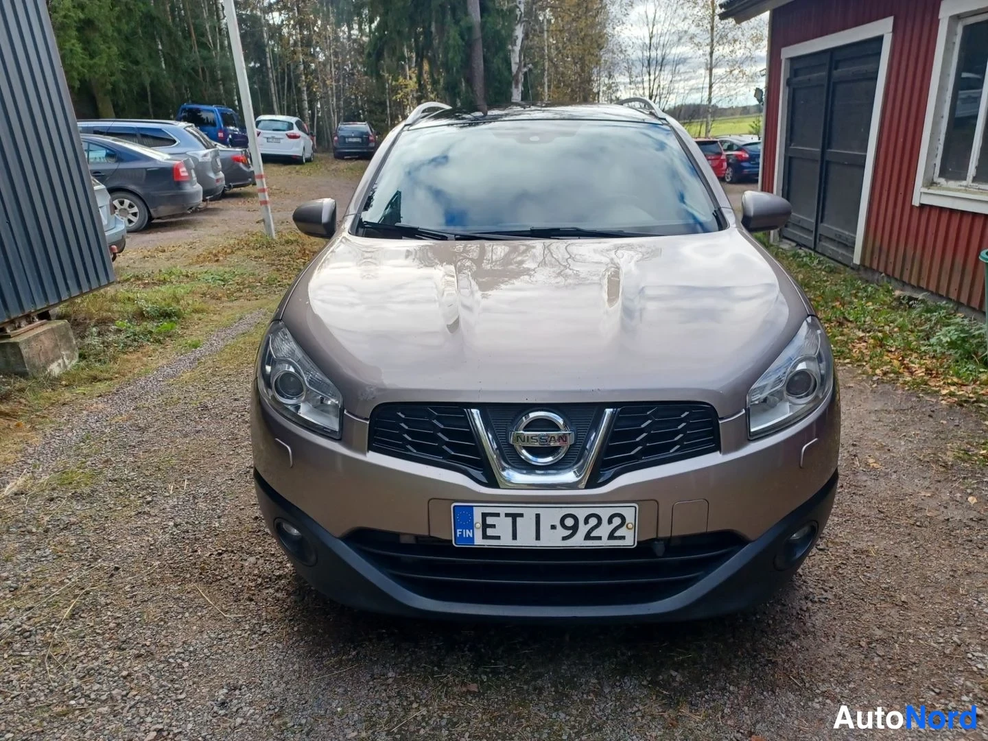Beige Nissan Qashqai+2 2011, edestä, kuva 7