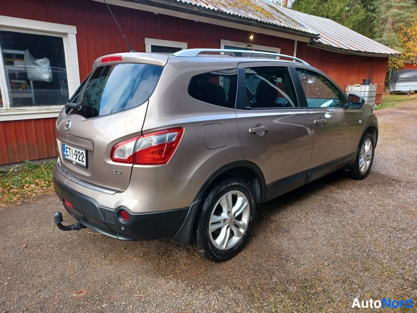Beige Nissan Qashqai+2 2011, takaviisto, kuva 9