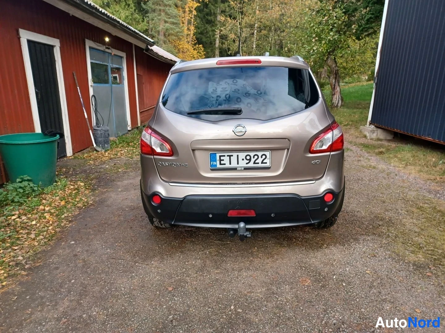 Beige Nissan Qashqai+2 2011, takaa, kuva 13
