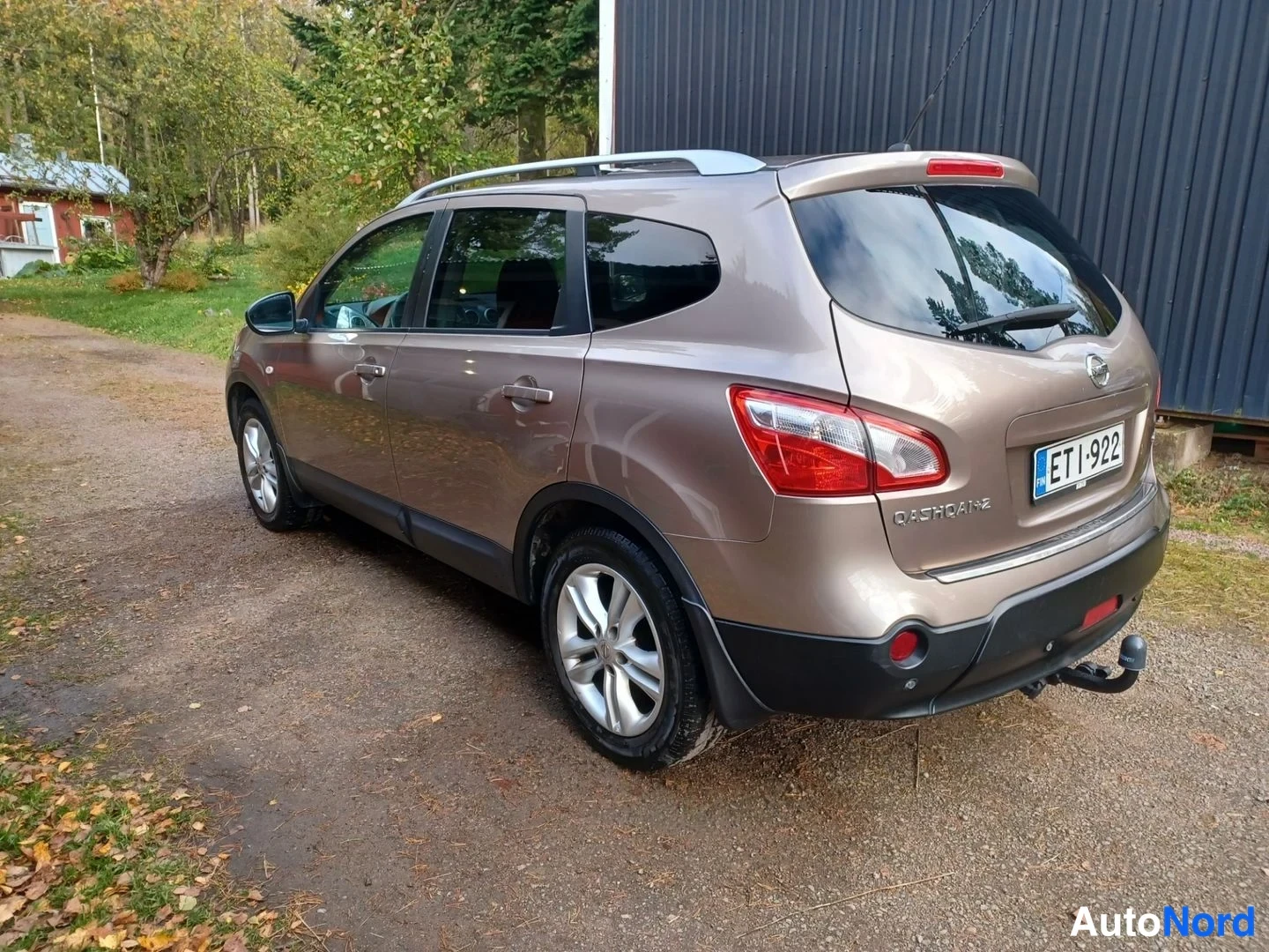 Beige Nissan Qashqai+2 2011, takaviisto, kuva 10