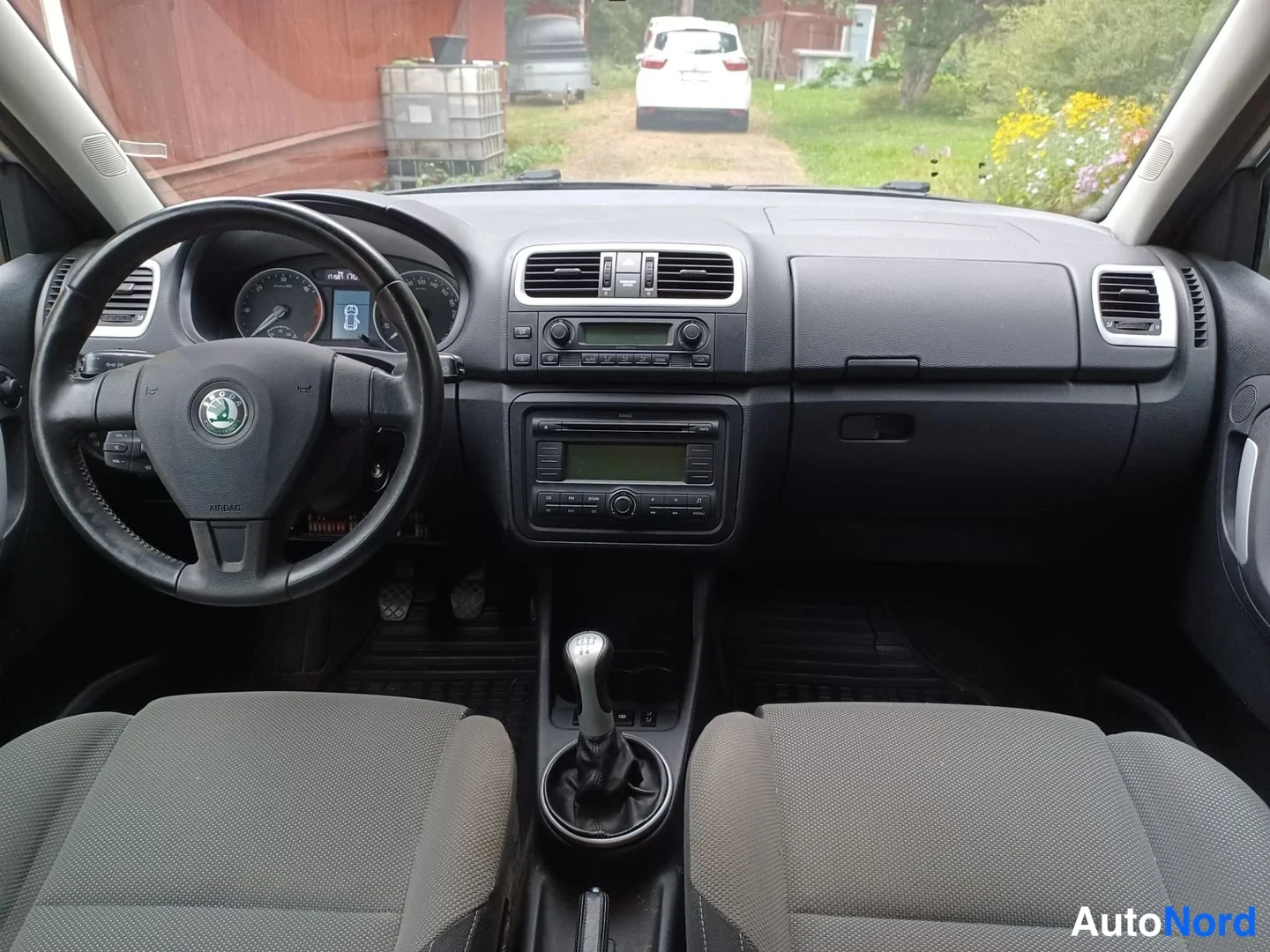 Harmaa Skoda Fabia 2009, yksityiskohta, kuva 17