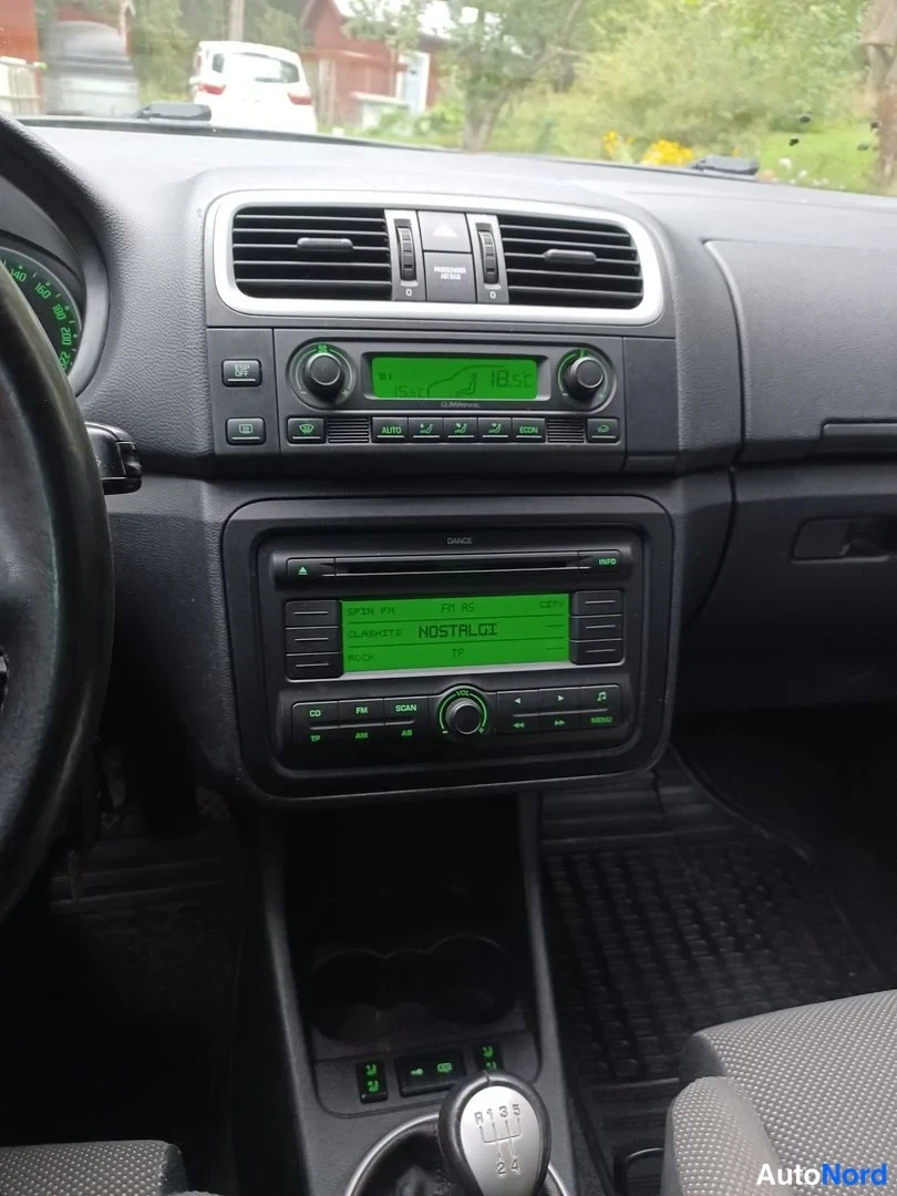Harmaa Skoda Fabia 2009, ohjaamo, kuva 14