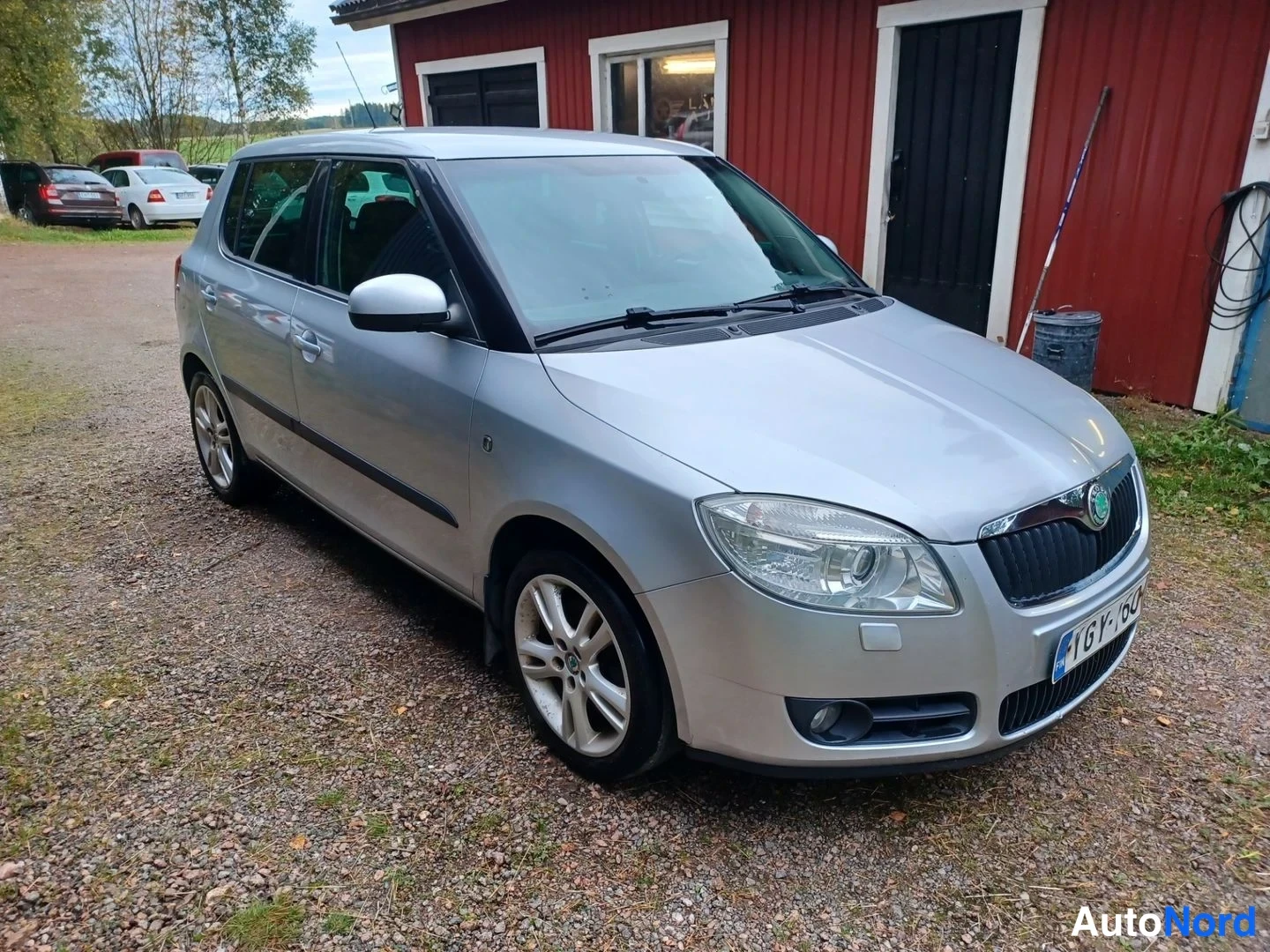 Harmaa Skoda Fabia 2009, etuviisto, keula oikealle, kuva 6